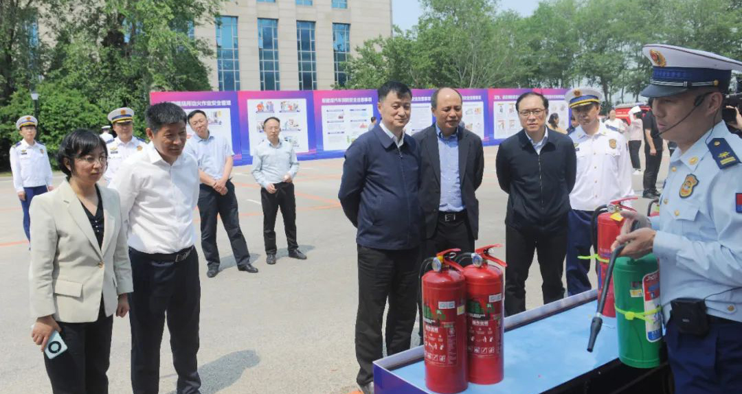 市委、市人大常委會(huì)、市政府、市政協(xié)機(jī)關(guān)開(kāi)展消防安全應(yīng)急演練 姚華明李紅莉參加
