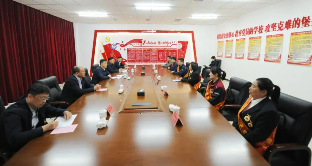 姚華明李軍會(huì)見(jiàn)營(yíng)口市2025年全國(guó)勞動(dòng)模范和先進(jìn)工作者