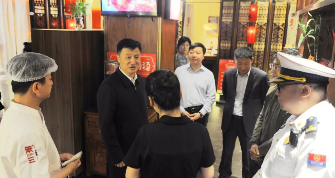 姚華明以“四不兩直”方式調(diào)研檢查我市消防安全工作