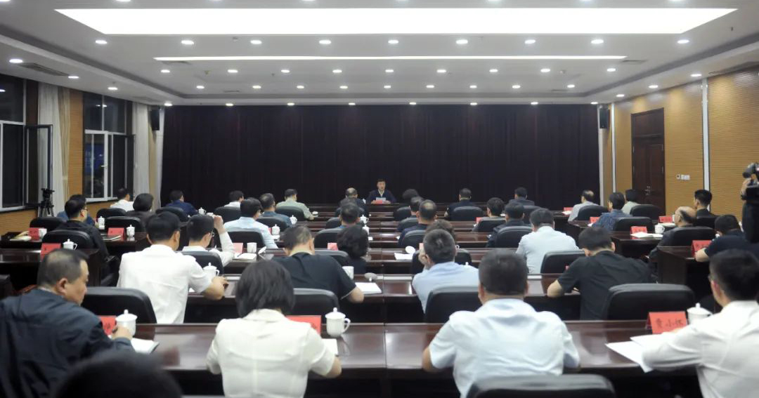 市委常委會(huì)（擴(kuò)大）會(huì)議召開(kāi) 全面動(dòng)員部署集中整治違規(guī)吃喝 姚華明主持并講話